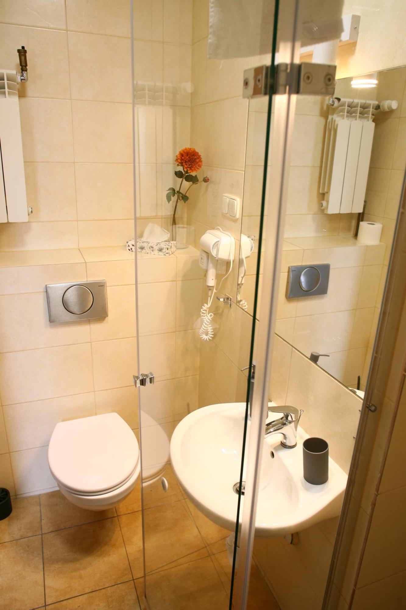 Aparthotel Miodosytnia 3*